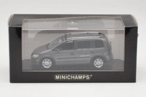 Volkswagen Cross Touran Platinum Grau Minichamps 1:43 400056170 Druckguss — Bild 4 von 4