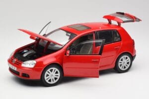 Volkswagen Golf Mk5 4-Door Tornado Rot Bburago 1:18 GOLF001 Druckguss — Bild 2 von 8
