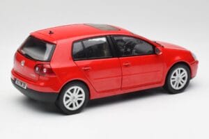 Volkswagen Golf Mk5 4-Door Tornado Rot Bburago 1:18 GOLF001 Druckguss — Bild 3 von 8