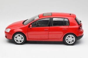 Volkswagen Golf Mk5 4-Door Tornado Rot Bburago 1:18 GOLF001 Druckguss — Bild 4 von 8
