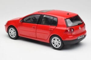 Volkswagen Golf Mk5 4-Door Tornado Rot Bburago 1:18 GOLF001 Druckguss — Bild 7 von 8