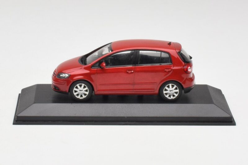 Volkswagen Golf Plus Tornado Rot Minichamps 1:43 821911110 Druckguss