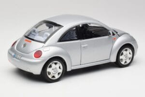 Volkswagen New Beetle Reflex Silber Metallic Bburago 1:18 3322 Druckguss — Bild 3 von 8