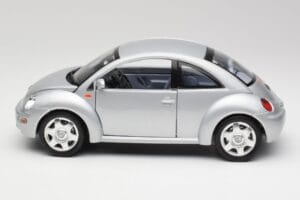 Volkswagen New Beetle Reflex Silber Metallic Bburago 1:18 3322 Druckguss — Bild 4 von 8