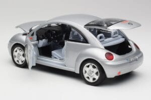 Volkswagen New Beetle Reflex Silber Metallic Bburago 1:18 3322 Druckguss — Bild 5 von 8