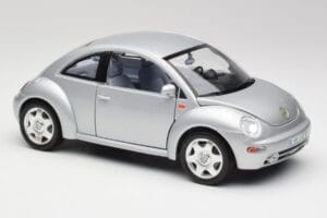 Volkswagen New Beetle Reflex Silber Metallic Bburago 1:18 3322 Druckguss — Bild 6 von 8
