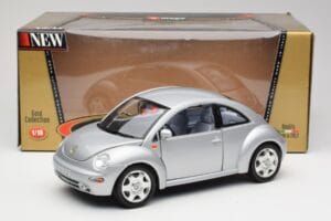 Volkswagen New Beetle Reflex Silber Metallic Bburago 1:18 3322 Druckguss — Bild 8 von 8