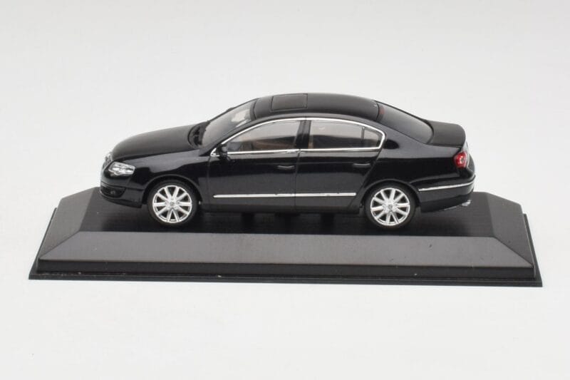 Volkswagen Passat B6 Sedan Shadow Blau Metallic Minichamps 1:43 PASSAT001 Druckguss