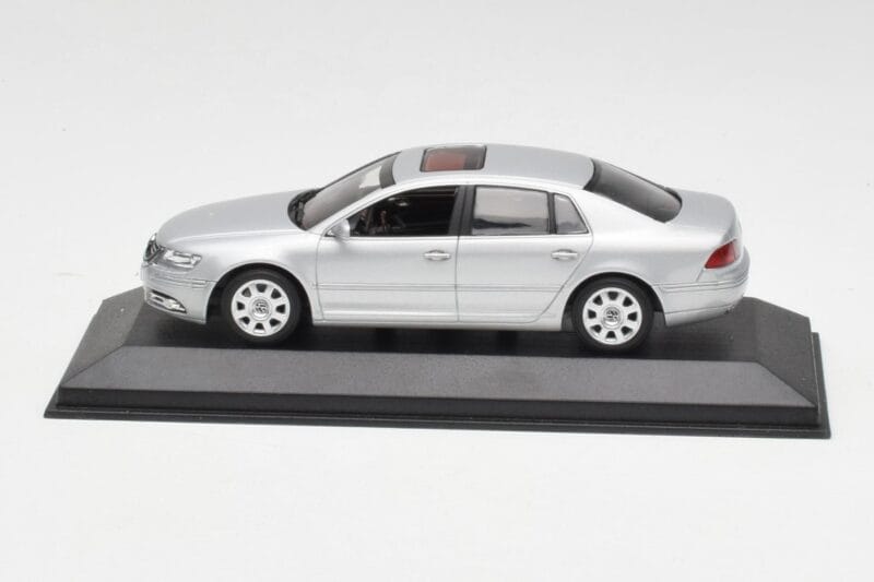 Volkswagen Phaeton Silber Minichamps 1:43 3D0099300A Druckguss