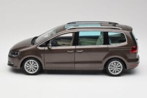 Volkswagen Sharan 7N Eichenbraun Metallic Minichamps 1:18 110051001 Druckguss — Bild 4 von 8