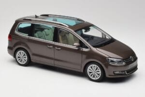 Volkswagen Sharan 7N Eichenbraun Metallic Minichamps 1:18 110051001 Druckguss — Bild 6 von 8