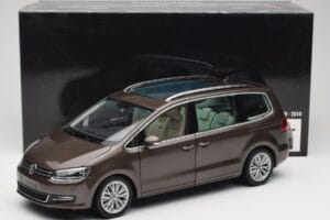 Volkswagen Sharan 7N Eichenbraun Metallic Minichamps 1:18 110051001 Druckguss — Bild 8 von 8