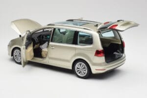 Volkswagen Sharan 7N Reflex Silber Metallic Minichamps 1:18 110051002 Druckguss — Bild 5 von 8