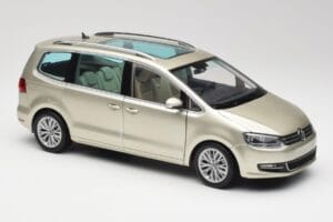 Volkswagen Sharan 7N Reflex Silber Metallic Minichamps 1:18 110051002 Druckguss — Bild 6 von 8