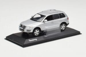 Volkswagen Touareg Reflex Silber Minichamps 1:43 68625 Druckguss — Bild 2 von 4
