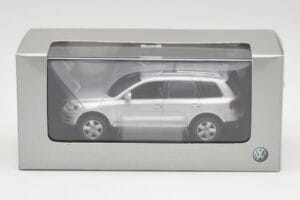 Volkswagen Touareg Reflex Silber Minichamps 1:43 68625 Druckguss — Bild 4 von 4