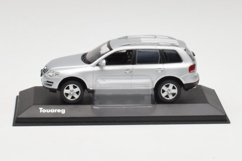 Volkswagen Touareg Reflex Silber Minichamps 1:43 68625 Druckguss