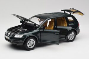 Volkswagen Touareg V10 TDI Reed Green Metallic Bburago 1:18 34911 Druckguss — Bild 2 von 8