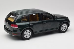 Volkswagen Touareg V10 TDI Reed Green Metallic Bburago 1:18 34911 Druckguss — Bild 3 von 8
