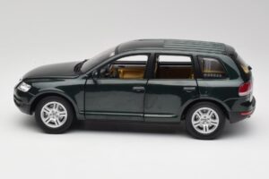Volkswagen Touareg V10 TDI Reed Green Metallic Bburago 1:18 34911 Druckguss — Bild 4 von 8