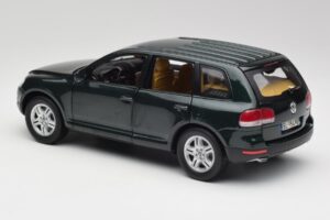 Volkswagen Touareg V10 TDI Reed Green Metallic Bburago 1:18 34911 Druckguss — Bild 7 von 8