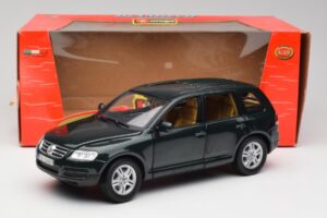 Volkswagen Touareg V10 TDI Reed Green Metallic Bburago 1:18 34911 Druckguss — Bild 8 von 8