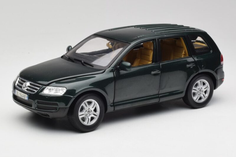 Volkswagen Touareg V10 TDI Reed Green Metallic Bburago 1:18 34911 Druckguss