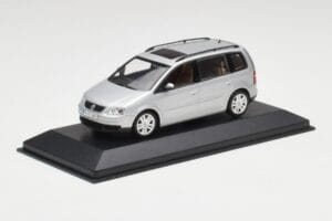 Volkswagen Touran Reflex Silber Minichamps 1:43 TOURAN001 Druckguss — Bild 2 von 4