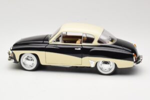 Wartburg 311 Coupe Schwarz & Beige Revell 1:18 08419 Druckguss — Bild 4 von 8