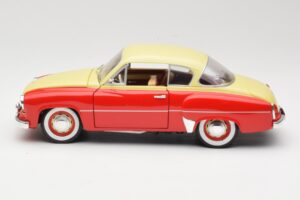 Wartburg 311 Coupe Rot & Beige Revell 1:18 08418 Druckguss — Bild 4 von 8
