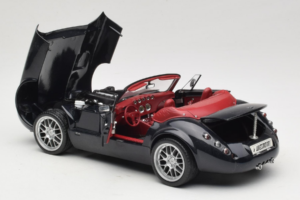 Wiesmann Roadster MF Carbon Black Revell 1:18 WIESMANN001 Druckguss — Bild 8 von 9