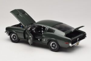 Ford Mustang GT Bullitt mit Steve McQueen Figur Greenlight 1:18 12885 Druckguss — Bild 5 von 8