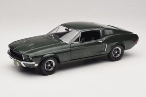 Ford Mustang GT Bullitt mit Steve McQueen Figur Greenlight 1:18 12885 Druckguss