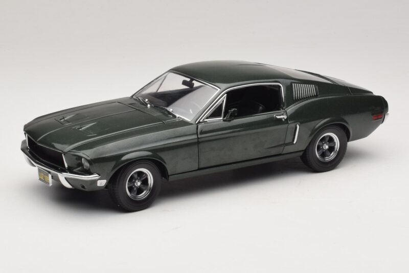 Ford Mustang GT Bullitt mit Steve McQueen Figur Greenlight 1:18 12885 Druckguss