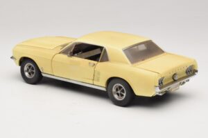 Ford Mustang Coupe Gelb The Walking Dead Greenlight 1:18 12958 Druckguss — Bild 7 von 8