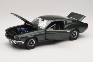 Ford Mustang GT Bullitt mit Steve McQueen Figur Greenlight 1:18 12885 Druckguss — Bild 2 von 8