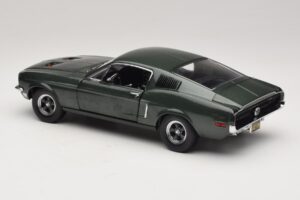 Ford Mustang GT Bullitt mit Steve McQueen Figur Greenlight 1:18 12885 Druckguss — Bild 7 von 8