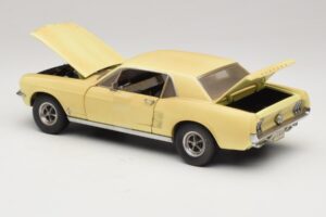 Ford Mustang Coupe Gelb The Walking Dead Greenlight 1:18 12958 Druckguss — Bild 5 von 8