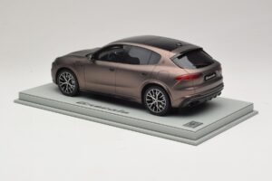 Maserati Grecale Bronze BBR 1:18 P18220FMAS Resin — Bild 5 von 7