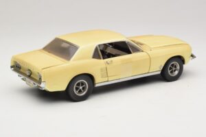 Ford Mustang Coupe Gelb The Walking Dead Greenlight 1:18 12958 Druckguss — Bild 3 von 8