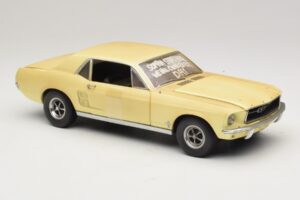 Ford Mustang Coupe Gelb The Walking Dead Greenlight 1:18 12958 Druckguss — Bild 6 von 8