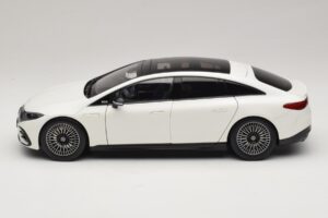 Mercedes EQS V297 Manufaktur Opalite White NZG 1:18 B66961049 Druckguss — Bild 4 von 8