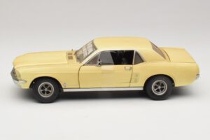 Ford Mustang Coupe Gelb The Walking Dead Greenlight 1:18 12958 Druckguss — Bild 4 von 8