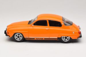 Saab 96 V4 Orange MCG 1:18 MCG18654 Druckguss — Bild 3 von 6