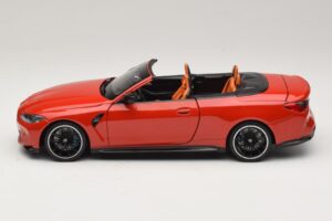 BMW M4 G83 Cabriolet Red Metallic Minichamps 1:18 110021030 Druckguss — Bild 4 von 8
