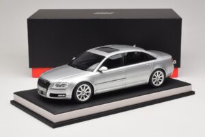 Audi A8 D3 W12 Ice Silver Metallic MotorHelix 1:18 MH030ISM Resin — Bild 7 von 7