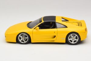 Ferrari F355 Spider Gelb mit Schwarzem Dach UT Models 1:18 180074030-P4 Druckguss — Bild 4 von 8