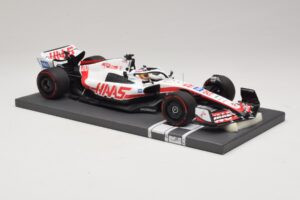 Haas VF-22 K. Magnussen Pole Position Brazilian GP 2022 Minichamps 1:18 117222120 Resin — Bild 4 von 7