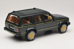 Jeep Cherokee XJ Limited Dark Hunter Green Otto 1:18 OT1340 Resin — Bild 2 von 6