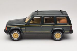 Jeep Cherokee XJ Limited Dark Hunter Green Otto 1:18 OT1340 Resin — Bild 3 von 6